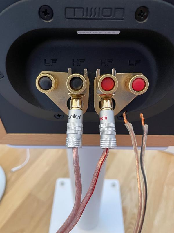 2.5mm² speaker cable with spade plugs